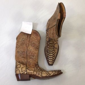 Women’s cowboy boots